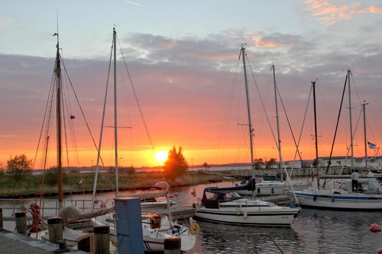 Strandnah Mit Balkon, Gratis Nutzung Vom Ahoi Erlebnisbad Und Sauna In Sellin - Strandhaus Moenchgut Fewo21 Lobbe Εξωτερικό φωτογραφία